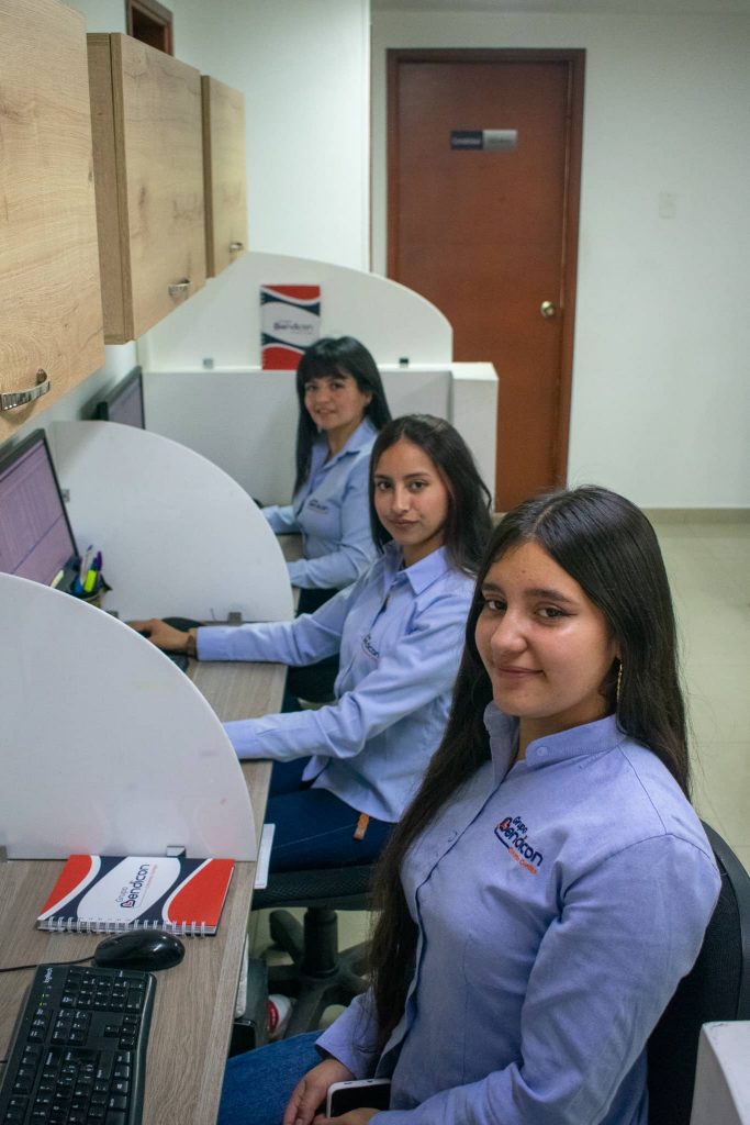 Mujeres area administrativa grupo bendicon